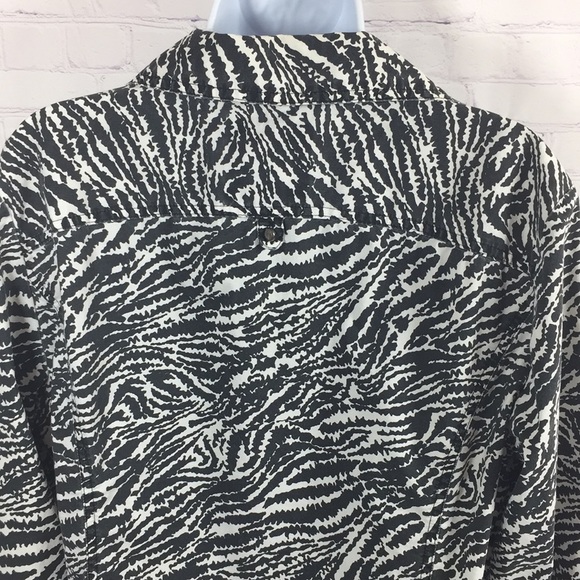 Animal Print Long Sleeve Button Front Top Size XL - Picture 5 of 8